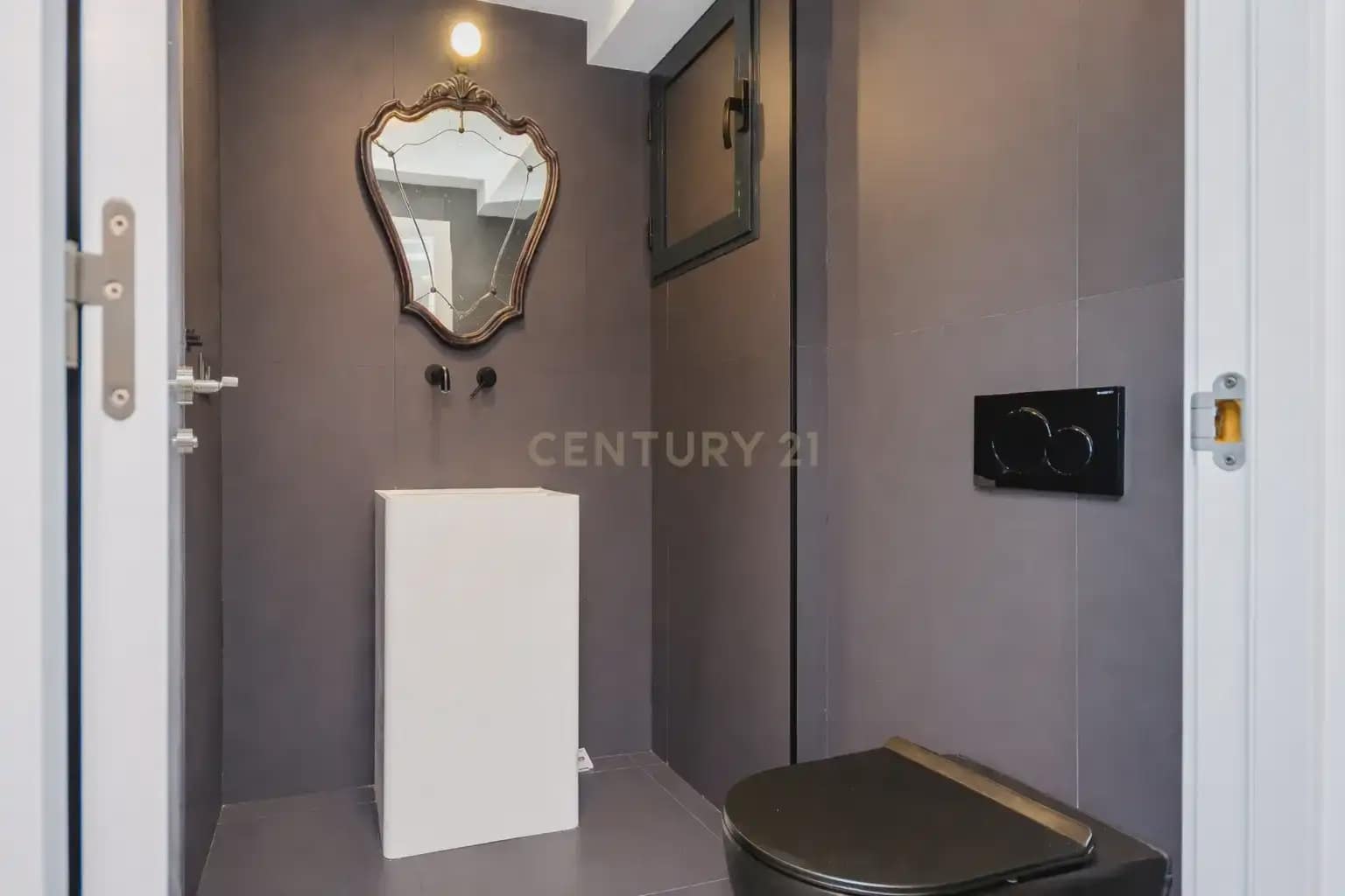2 bedroom Flat for sale in Alicante / Alacant city - € 530,000 (Ref: 9858287)