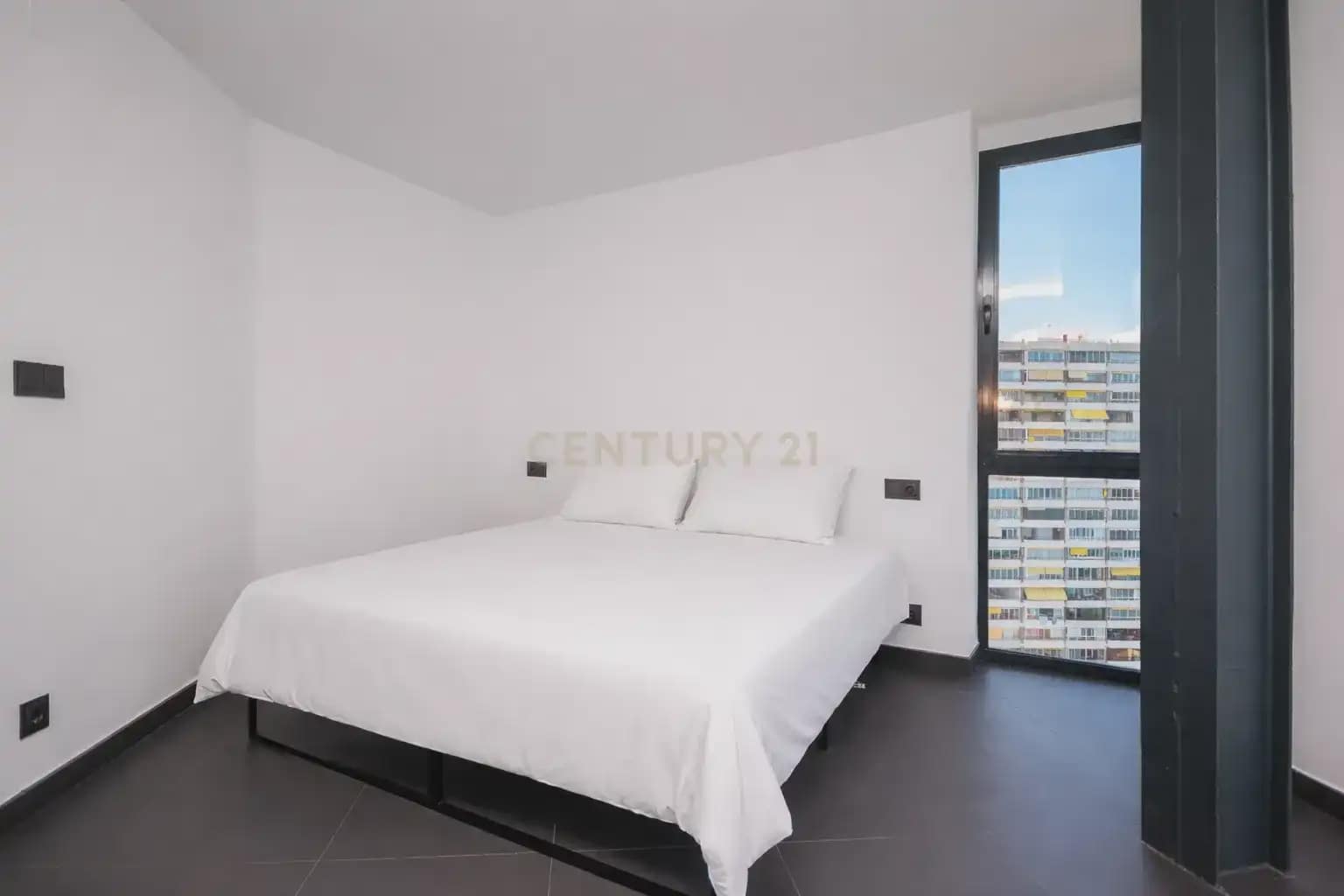2 bedroom Flat for sale in Alicante / Alacant city - € 530,000 (Ref: 9858287)