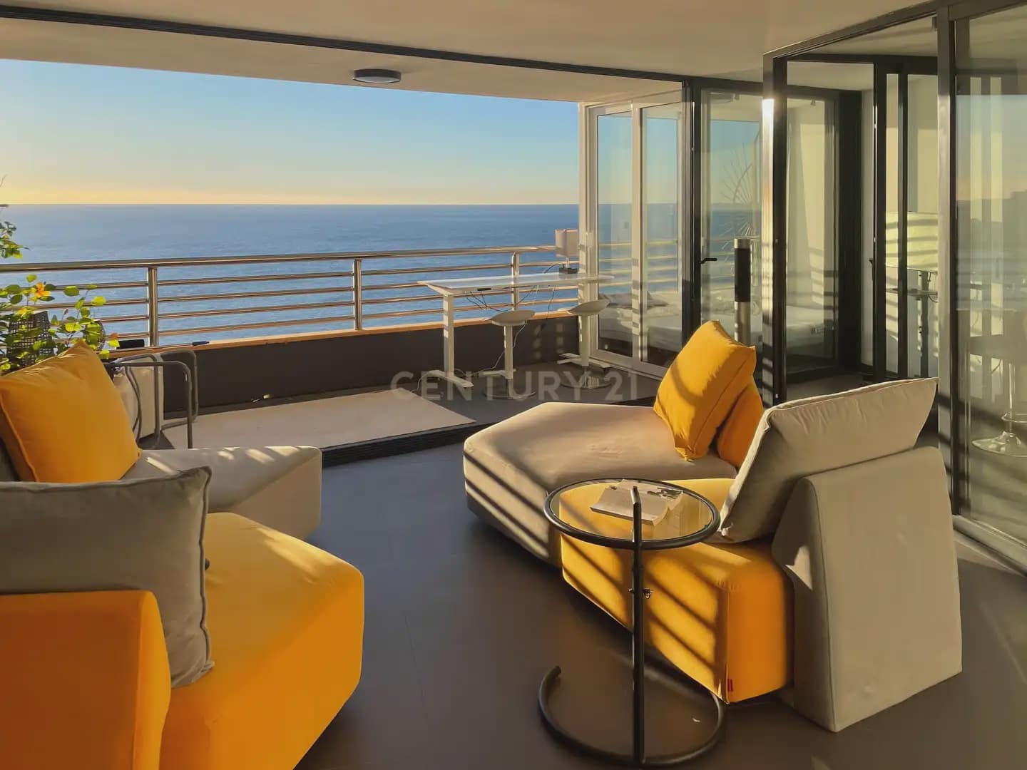 2 bedroom Flat for sale in Alicante / Alacant city - € 530,000 (Ref: 9858287)