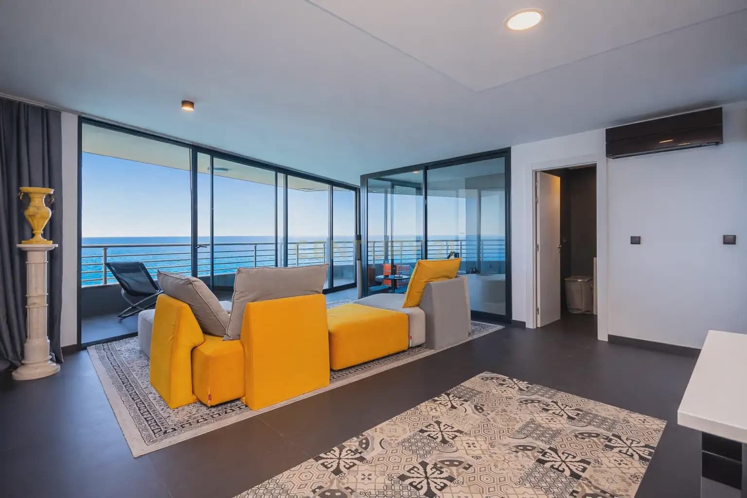 2 bedroom Flat for sale in Alicante / Alacant city - € 530,000 (Ref: 9858287)