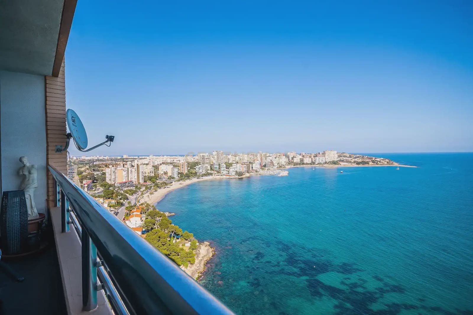 2 bedroom Flat for sale in Alicante / Alacant city - € 530,000 (Ref: 9858287)