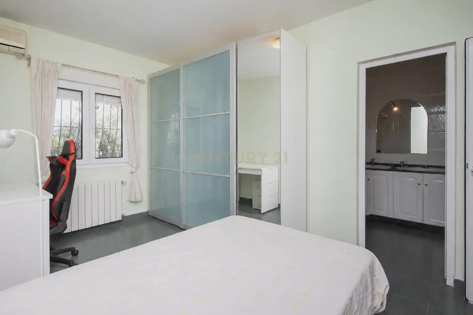3 quarto Moradia para venda em Alicante cidade com piscina - 415 000 € (Ref: 9879795)