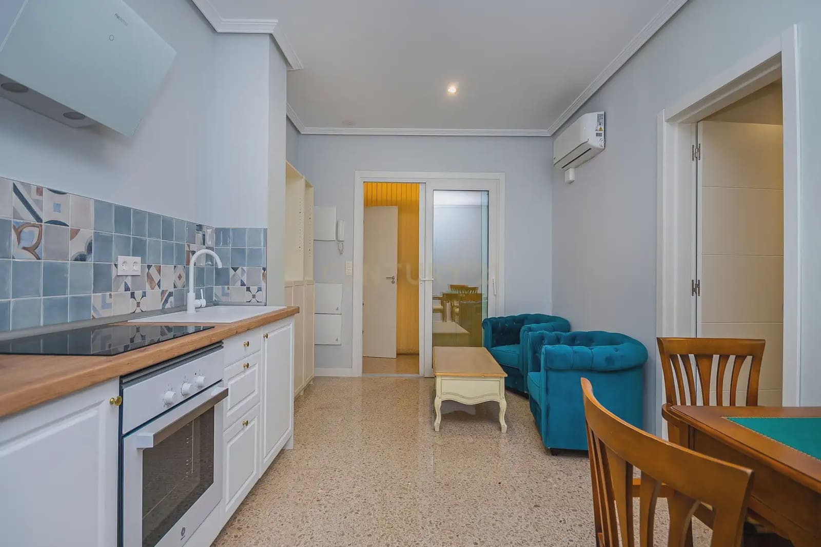 Biuro do wynajęcia w Miasto Alicante / Alacant z basenem - 650 € (Ref: 9889313)