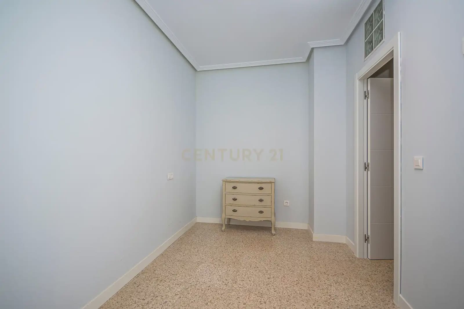 Biuro do wynajęcia w Miasto Alicante / Alacant z basenem - 650 € (Ref: 9889313)