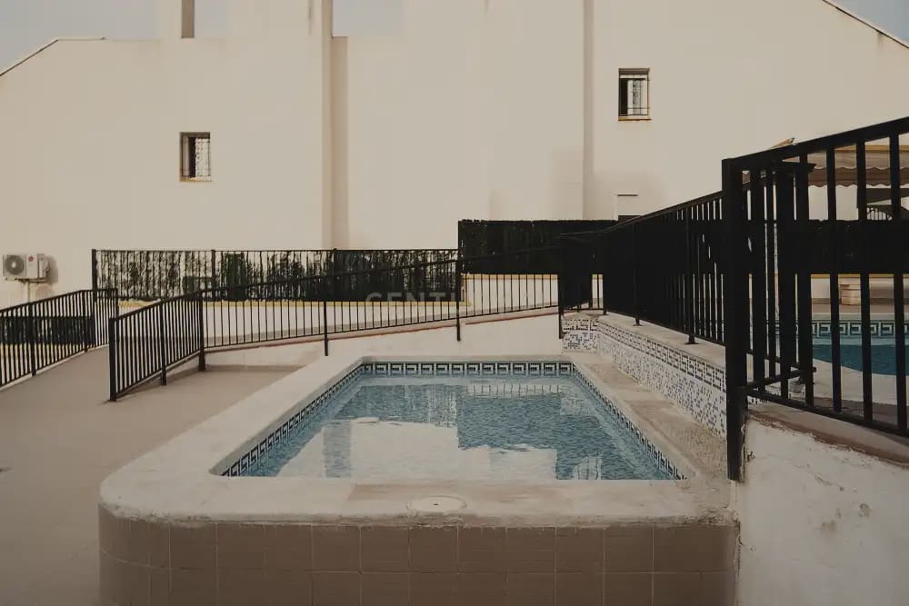 2 soveværelse Bungalow til leje i Elche / Elx med swimmingpool - € 1.200 (Ref: 9889314)