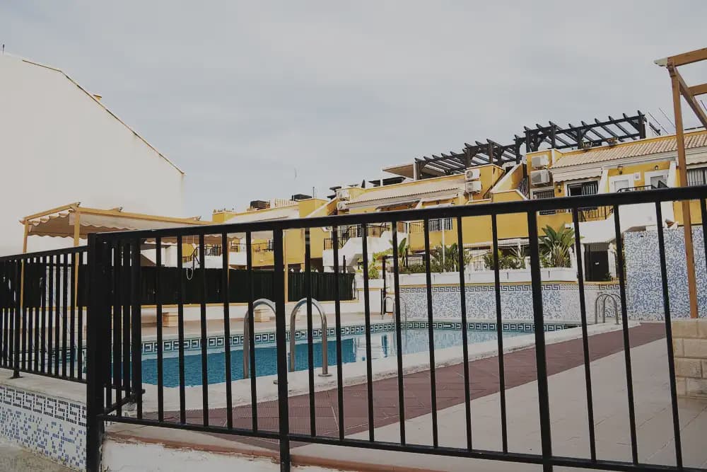 2 soveværelse Bungalow til leje i Elche / Elx med swimmingpool - € 1.200 (Ref: 9889314)
