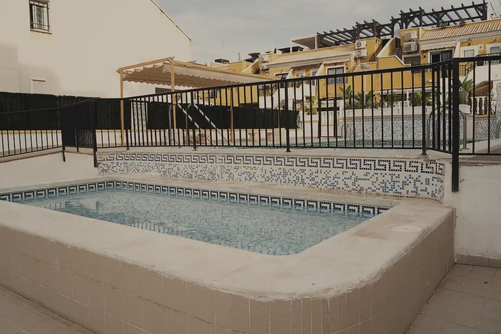 2 soveværelse Bungalow til leje i Elche / Elx med swimmingpool - € 1.200 (Ref: 9889314)