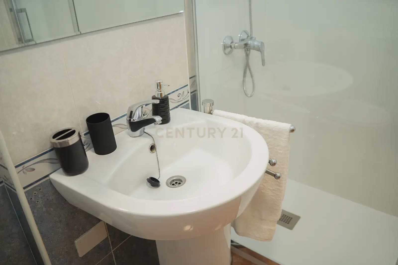 2 bedroom Bungalow for rent in Elche / Elx with pool garage - € 1,200 (Ref: 9889314)