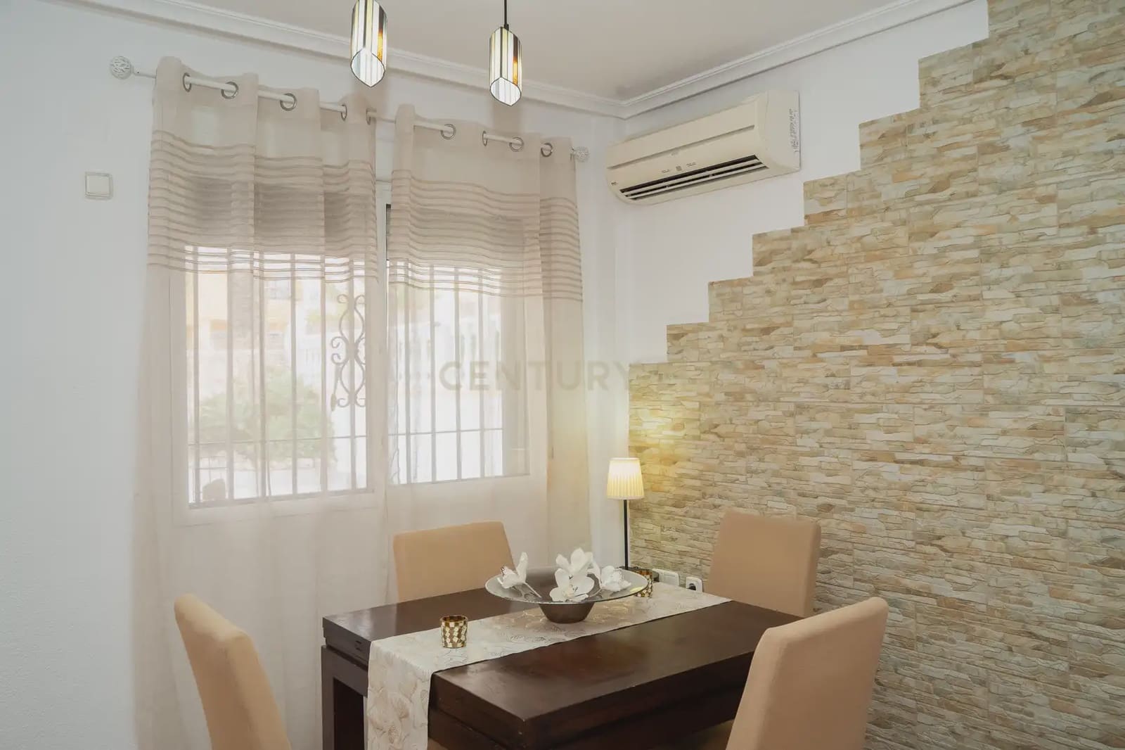 2 bedroom Bungalow for rent in Elche / Elx with pool garage - € 1,200 (Ref: 9889314)