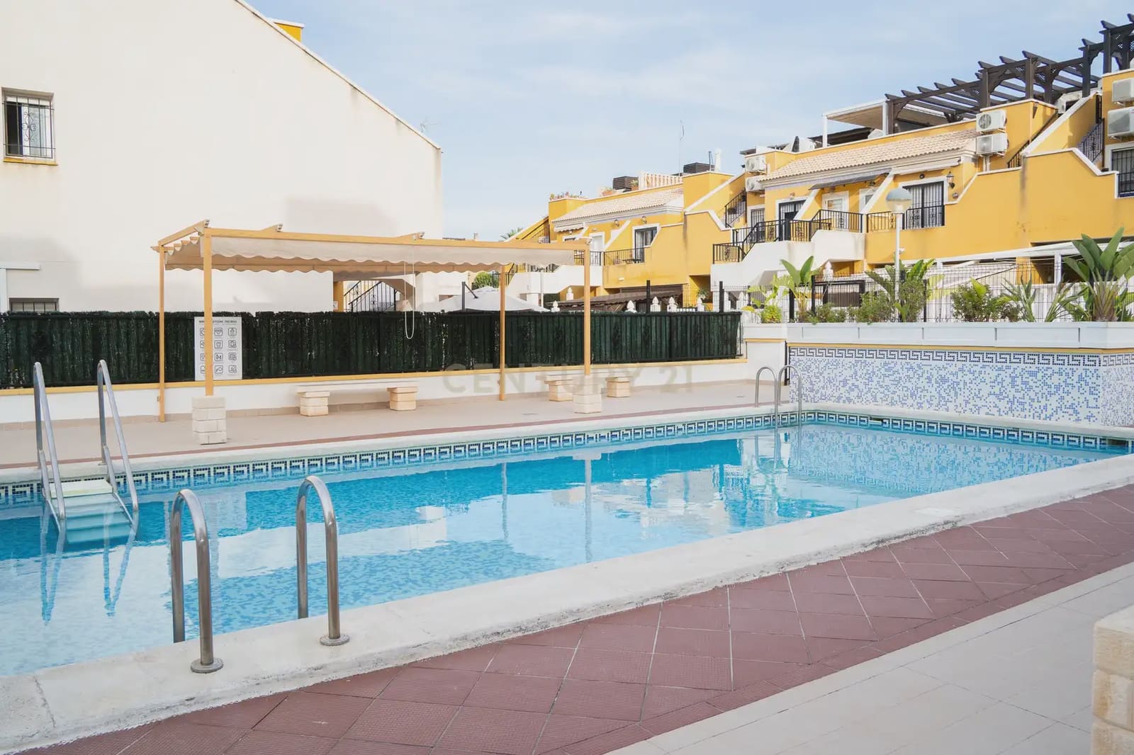 2 bedroom Bungalow for rent in Elche / Elx with pool garage - € 1,200 (Ref: 9889314)