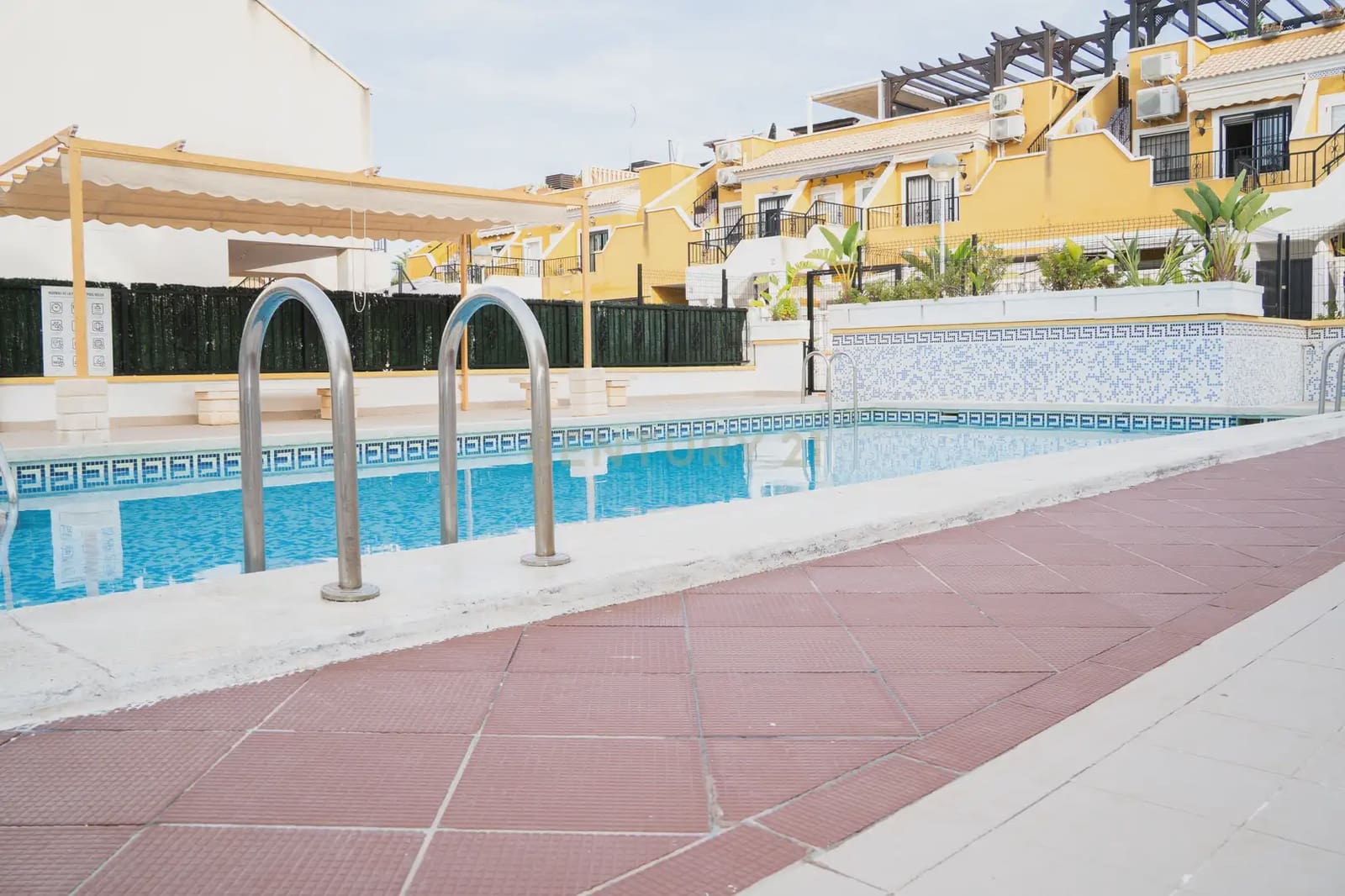 2 bedroom Bungalow for rent in Elche / Elx with pool garage - € 1,200 (Ref: 9889314)