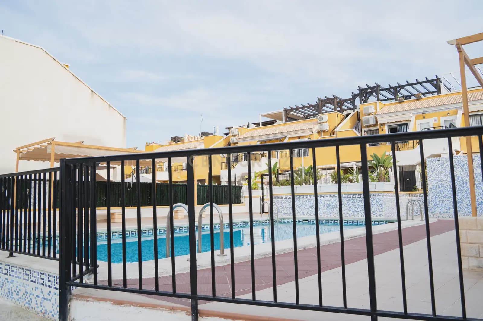 2 bedroom Bungalow for rent in Elche / Elx with pool garage - € 1,200 (Ref: 9889314)