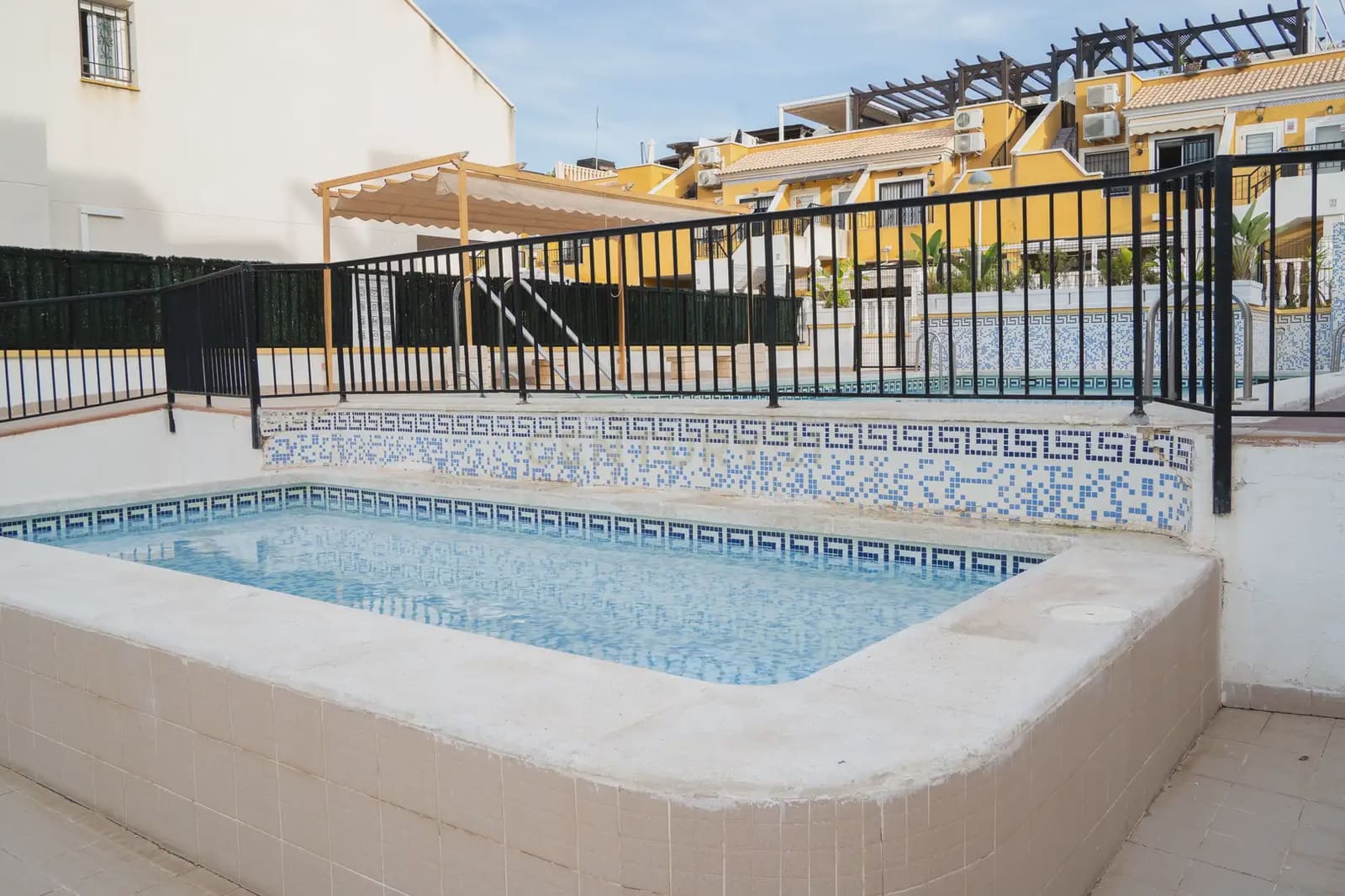 2 bedroom Bungalow for rent in Elche / Elx with pool garage - € 1,200 (Ref: 9889314)