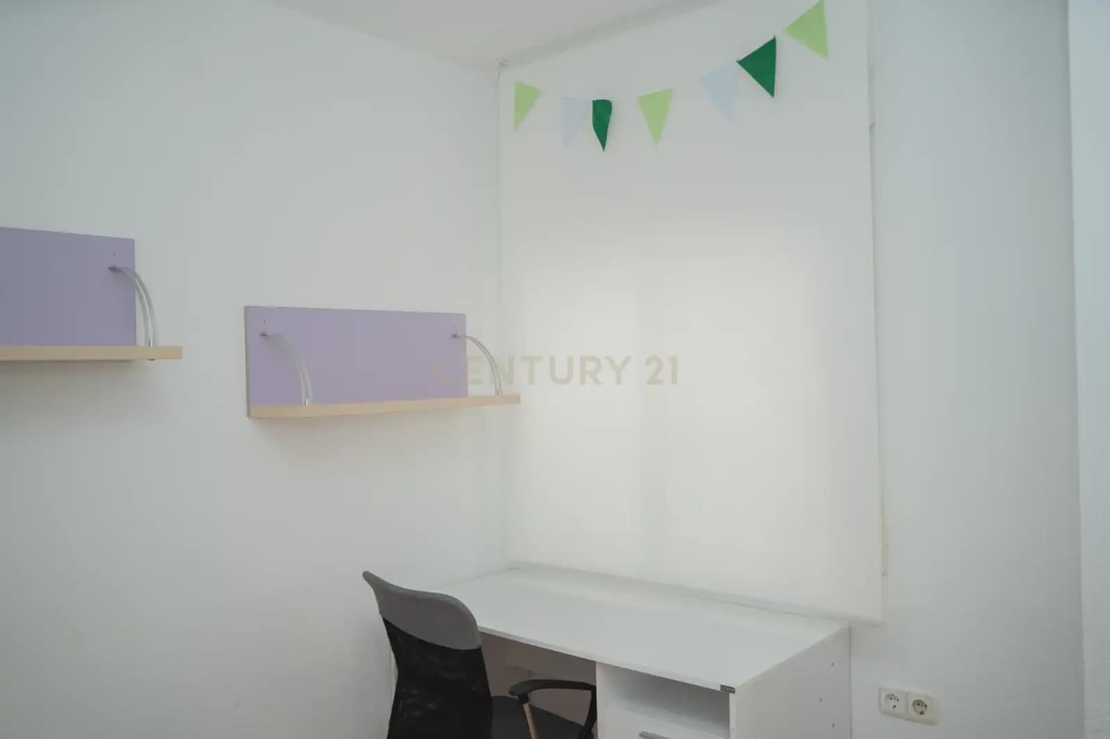 2 soverom Bungalow til leie i Elche / Elx med svømmebasseng garasje - € 1 200 (Ref: 9889314)
