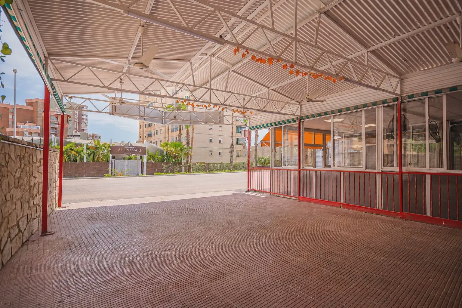 Commercieel te koop in El Campello - € 346.000 (Ref: 9905105)