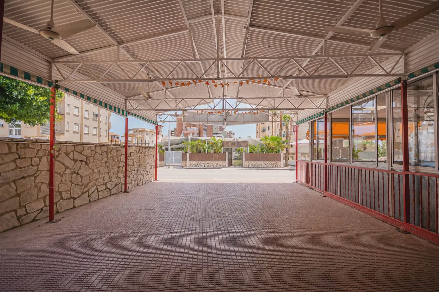 Commercieel te koop in El Campello - € 346.000 (Ref: 9905105)