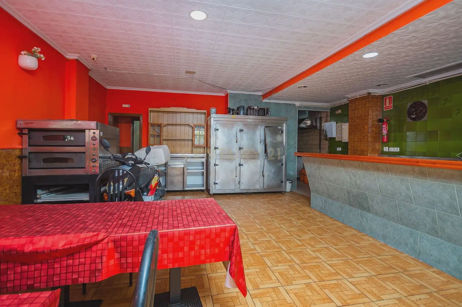 Commercieel te koop in El Campello - € 346.000 (Ref: 9905105)