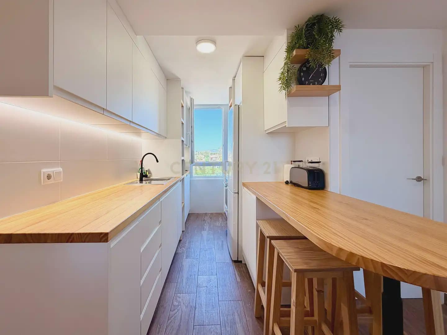 3 bedroom Flat for rent in El Campello with garage - € 1,350 (Ref: 9958567)