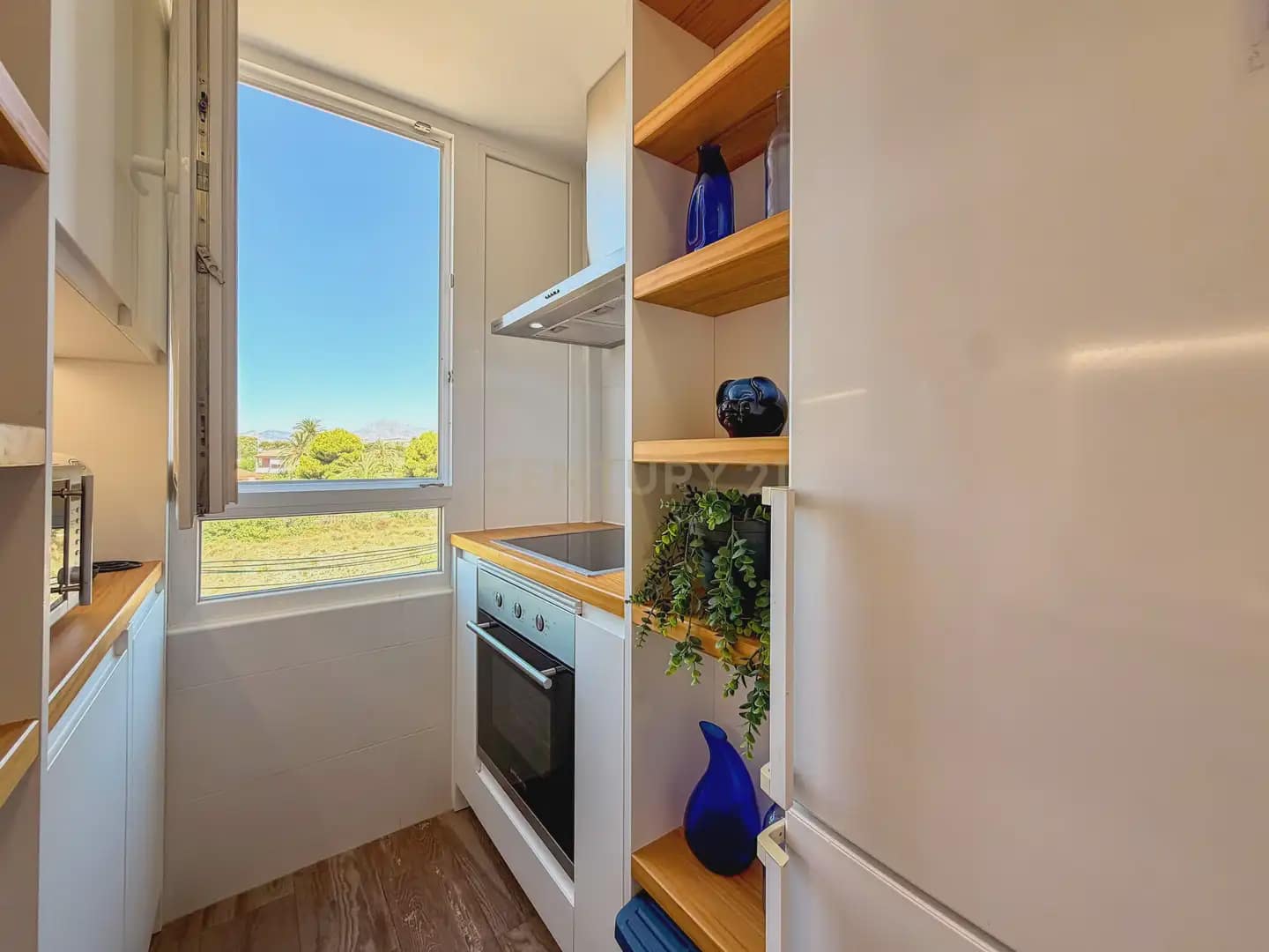 3 bedroom Flat for rent in El Campello with garage - € 1,350 (Ref: 9958567)