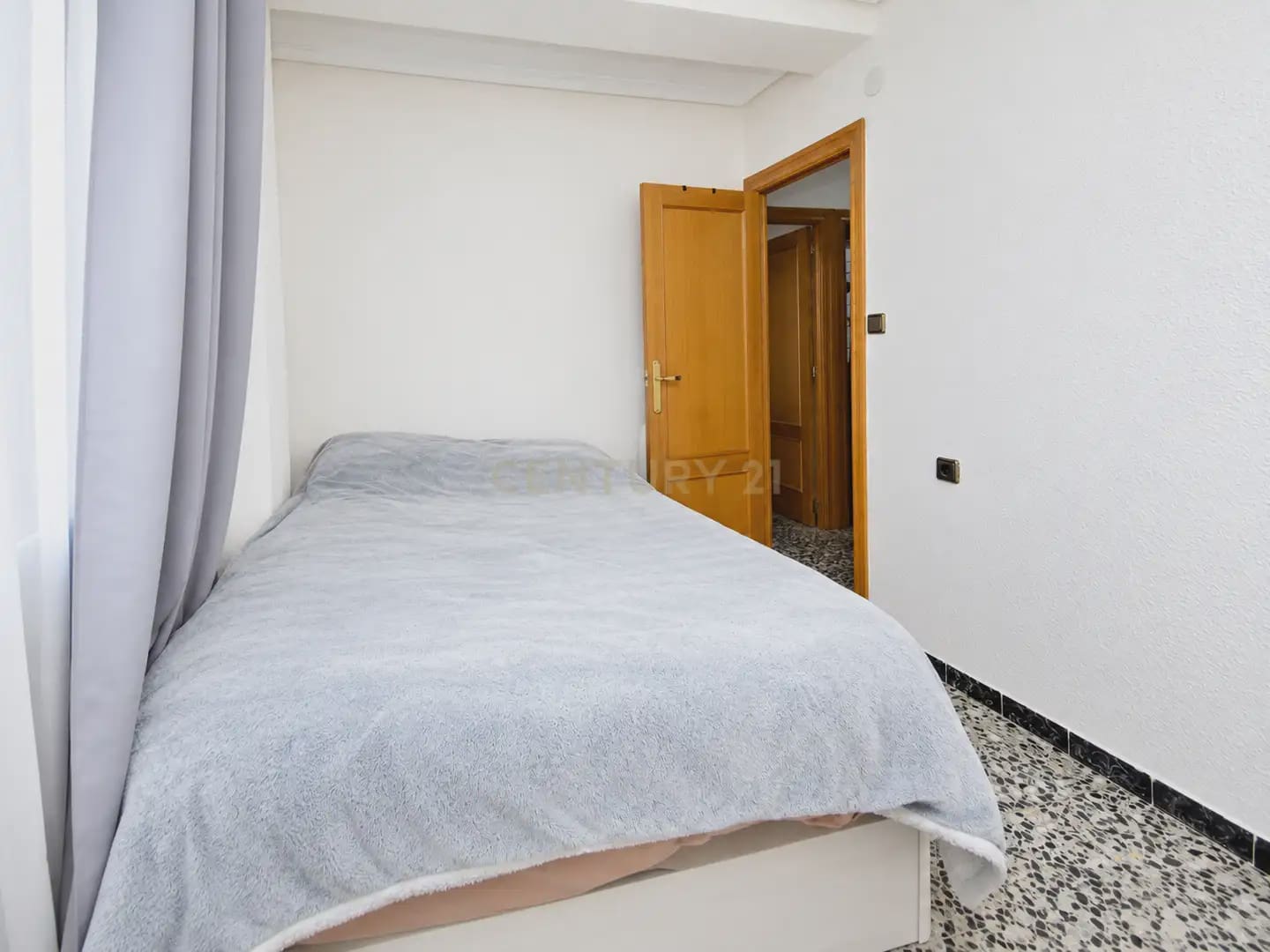2 bedroom Flat for sale in Alicante / Alacant city with garage - € 179,000 (Ref: 9958569)