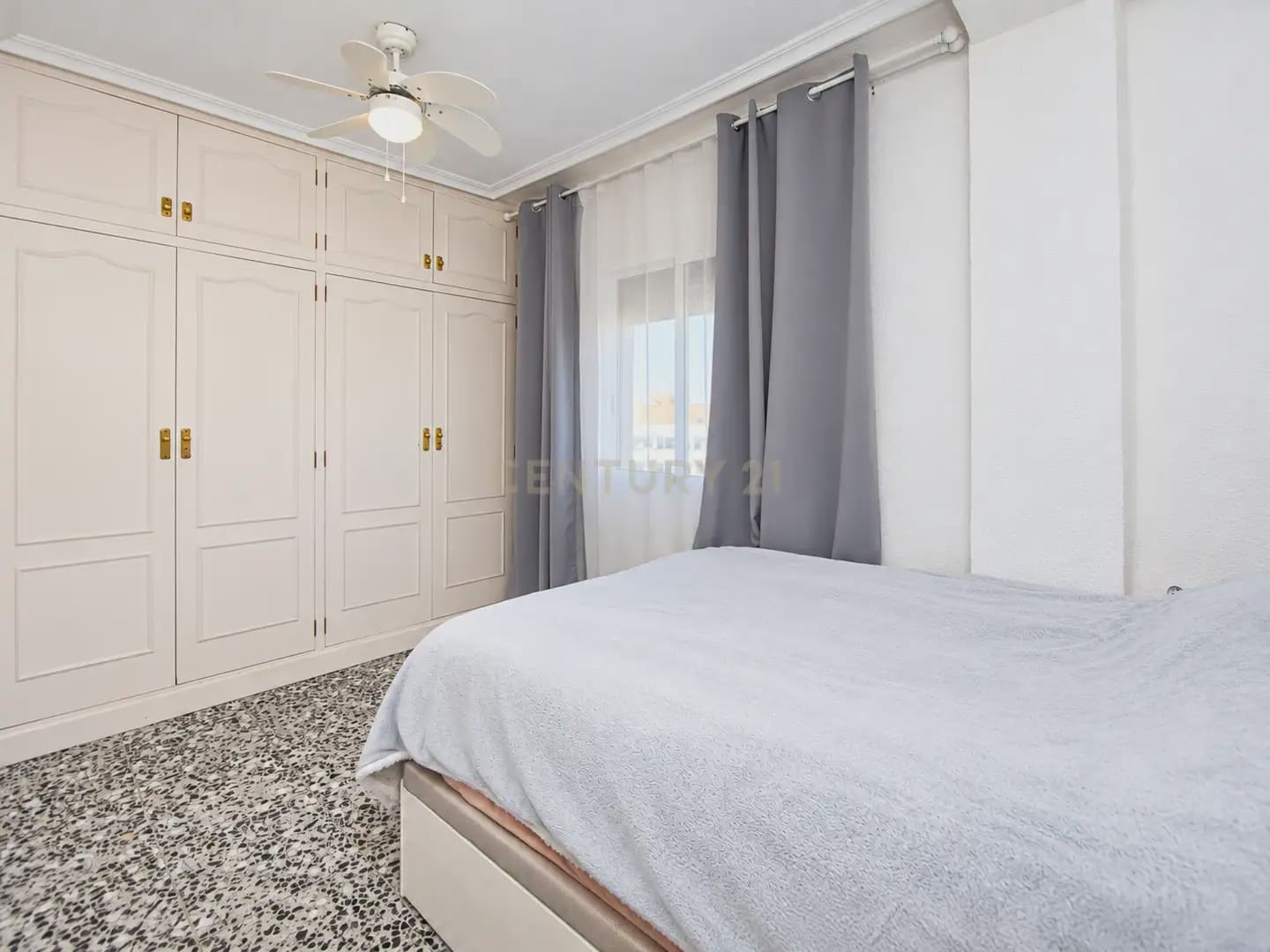 2 bedroom Flat for sale in Alicante / Alacant city with garage - € 179,000 (Ref: 9958569)