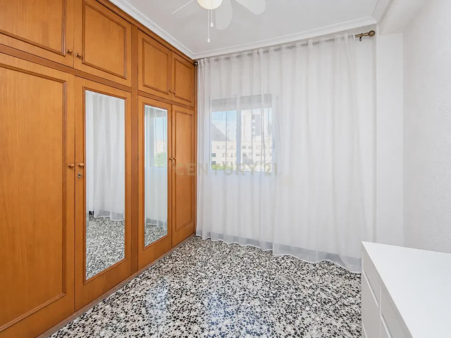 2 bedroom Flat for sale in Alicante / Alacant city with garage - € 179,000 (Ref: 9958569)