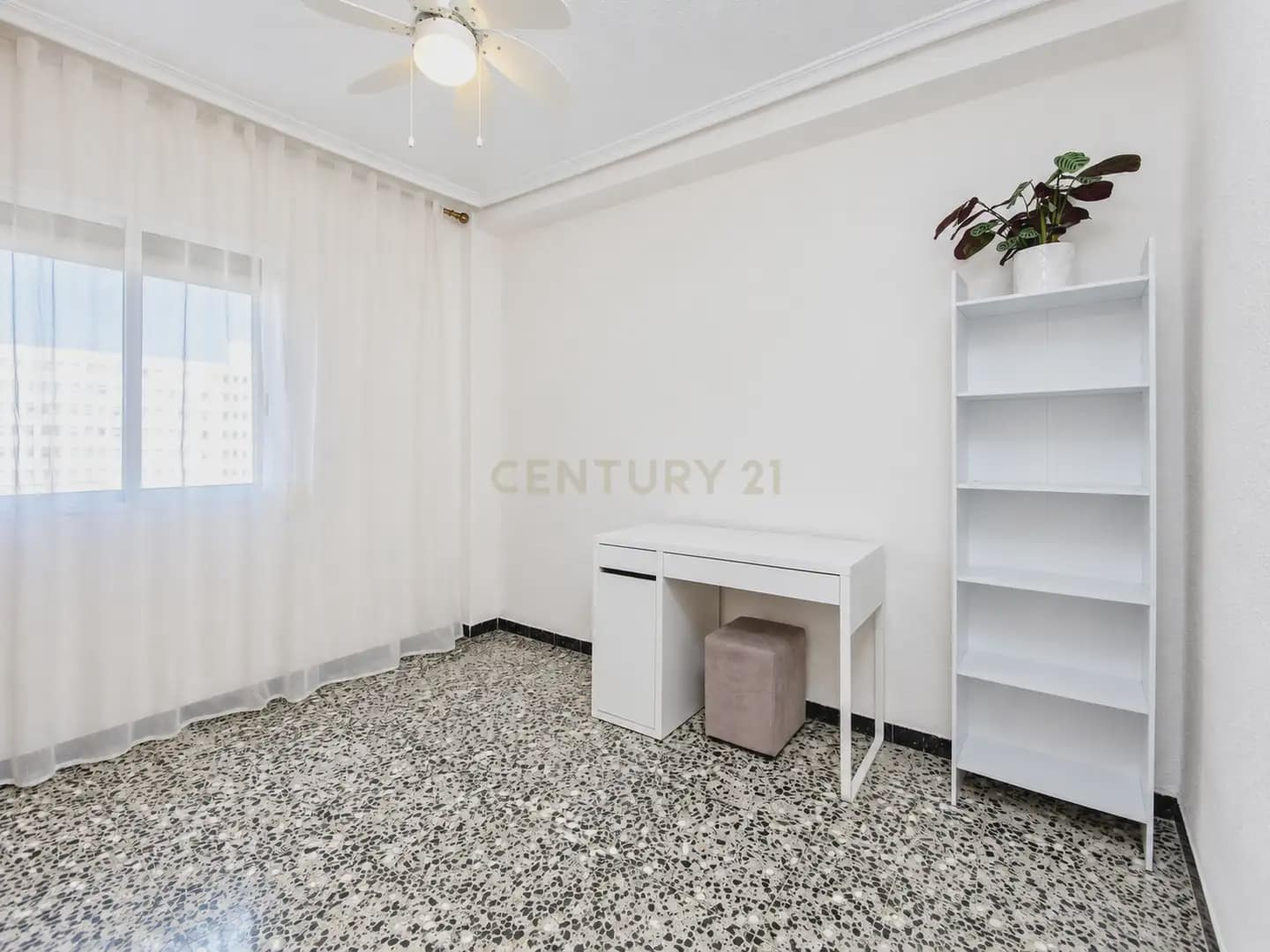2 bedroom Flat for sale in Alicante / Alacant city with garage - € 179,000 (Ref: 9958569)