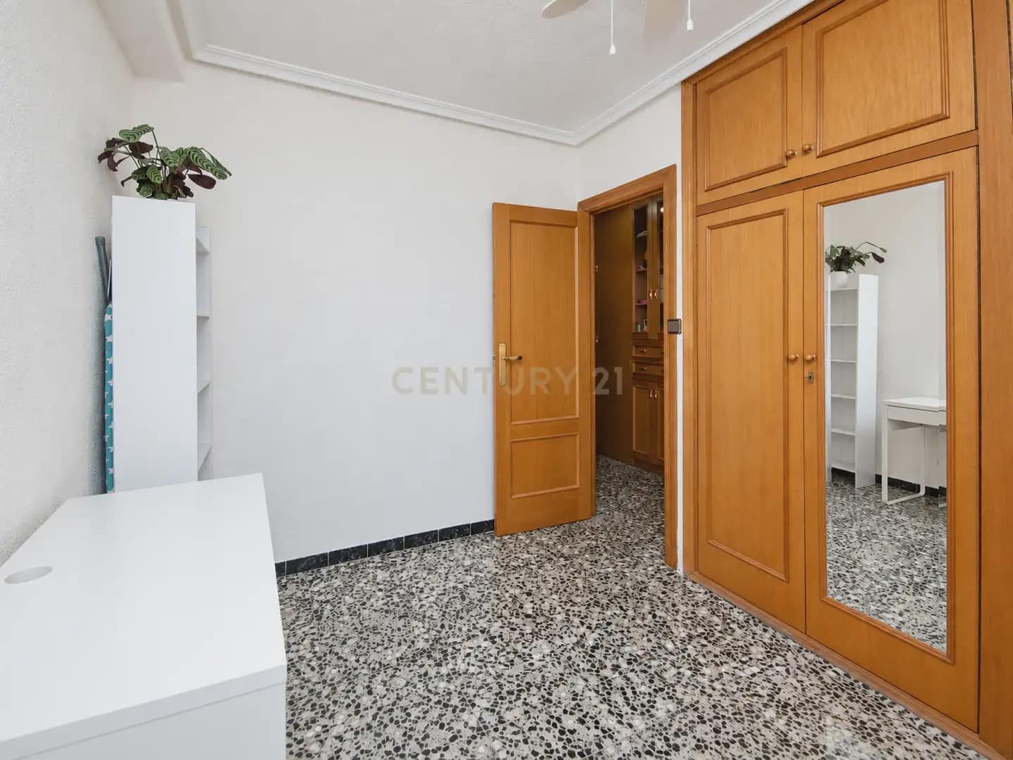 2 bedroom Flat for sale in Alicante / Alacant city with garage - € 179,000 (Ref: 9958569)
