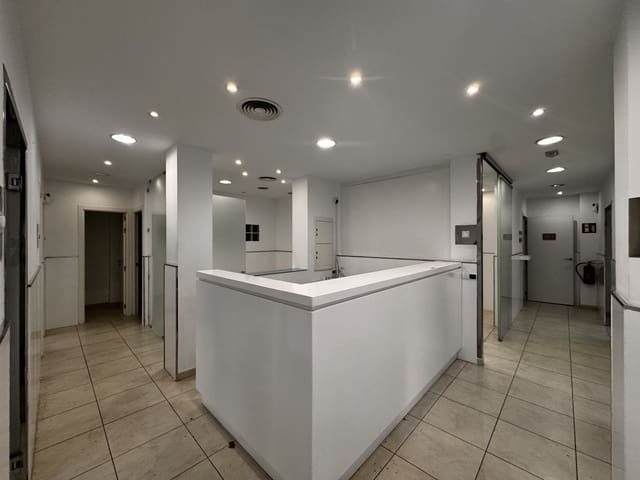 Shop for rent in Ibiza / Eivissa town - € 5,000 (Ref: 9306404)