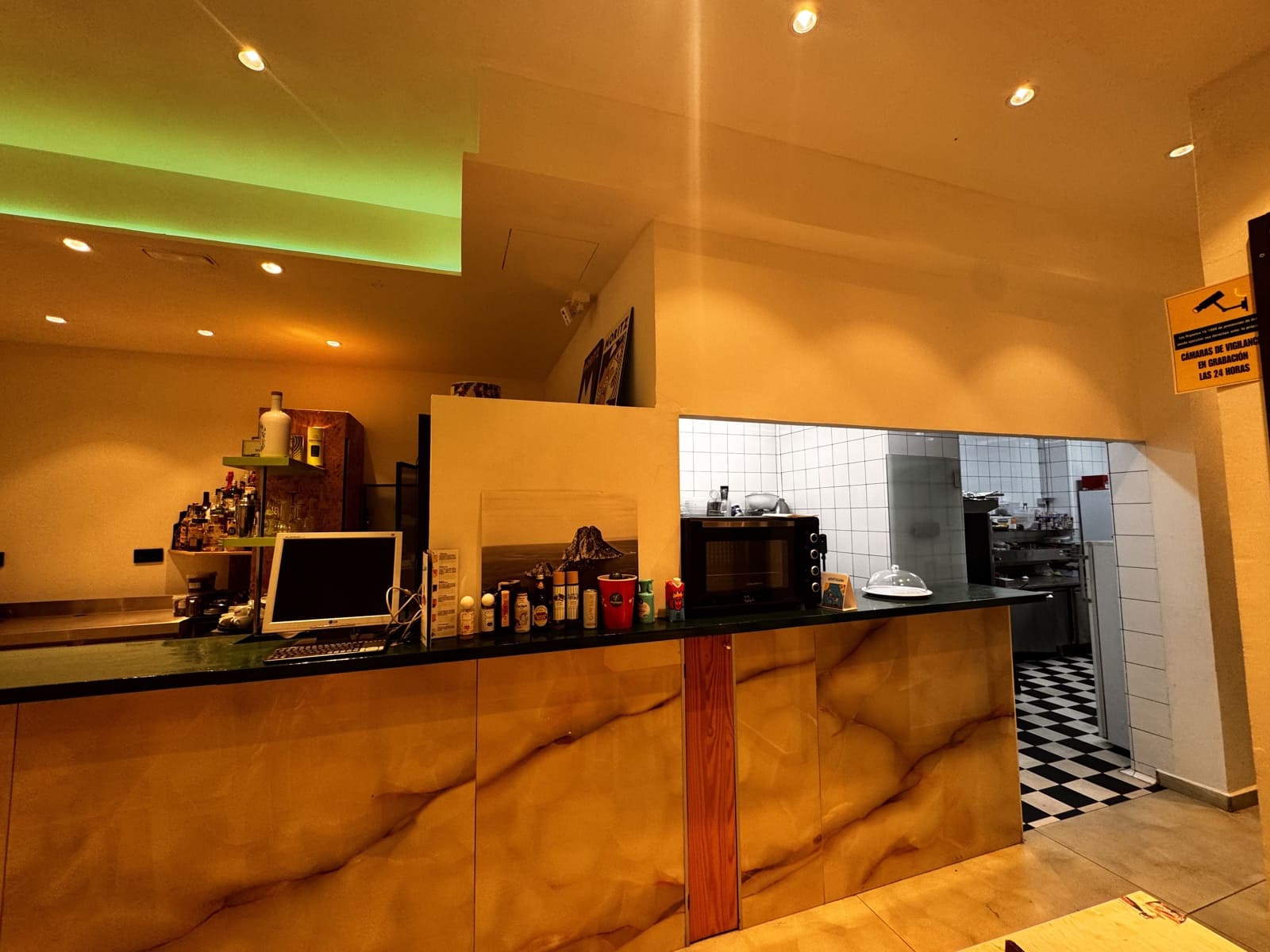 Restaurant/Bar à louer à Ibiza ville - 3 500 € (Ref: 9306405)