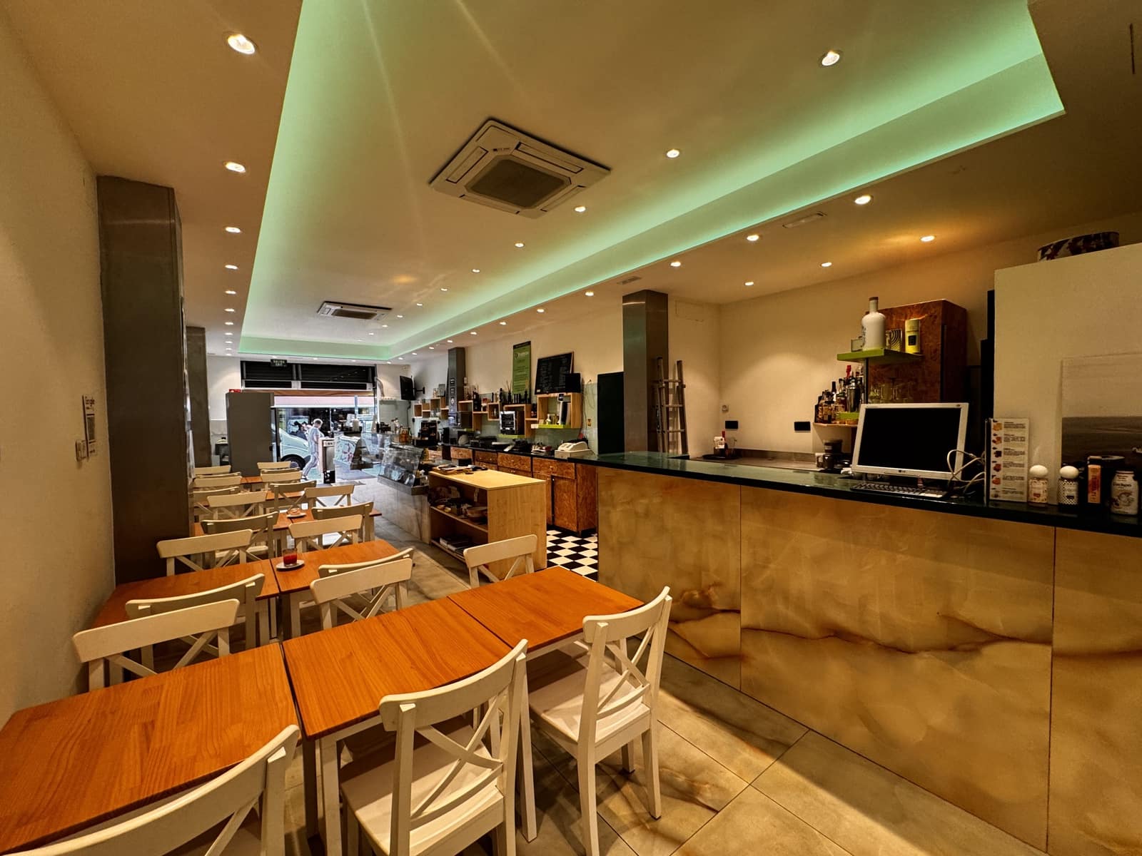 Restaurant/Bar à louer à Ibiza ville - 3 500 € (Ref: 9306405)