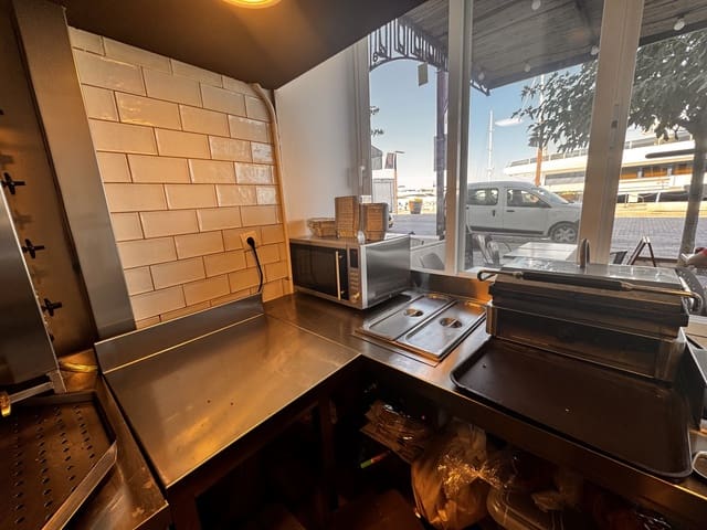 Restauracja lub bar do wynajęcia w Miasto Ibiza / Eivissa - 4 000 € (Ref: 9306414)