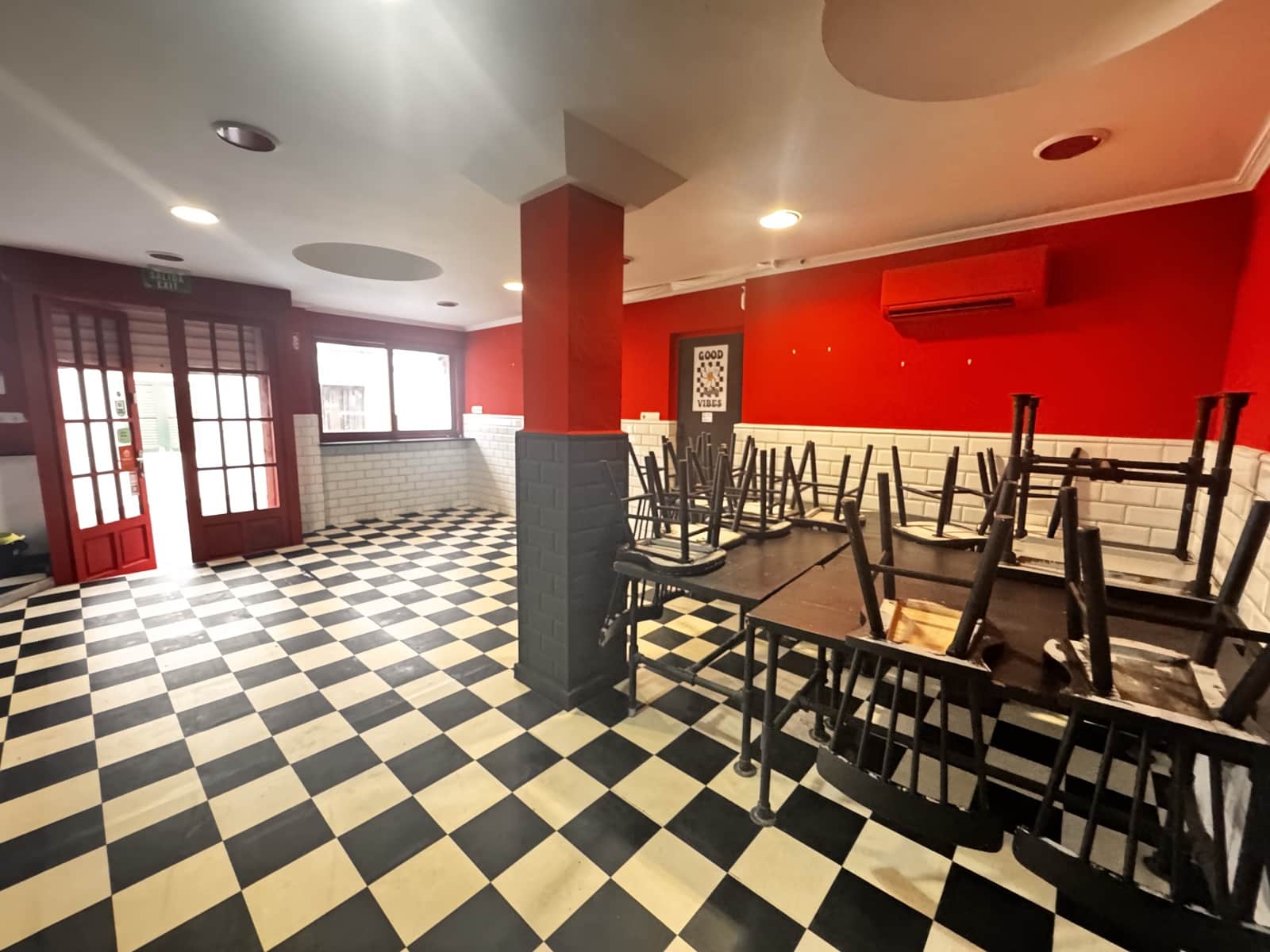 Kommersiell til leie i Sant Antoni de Portmany - € 1 800 (Ref: 9344163)