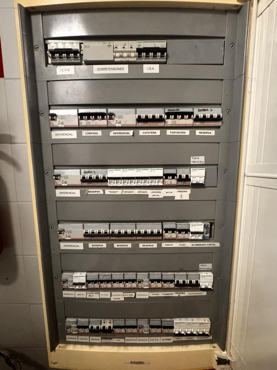 Yritys vuokrattavana paikassa Ibiza kaupunki mukana 
autotalli - 1 320 € (Ref: 9348541)