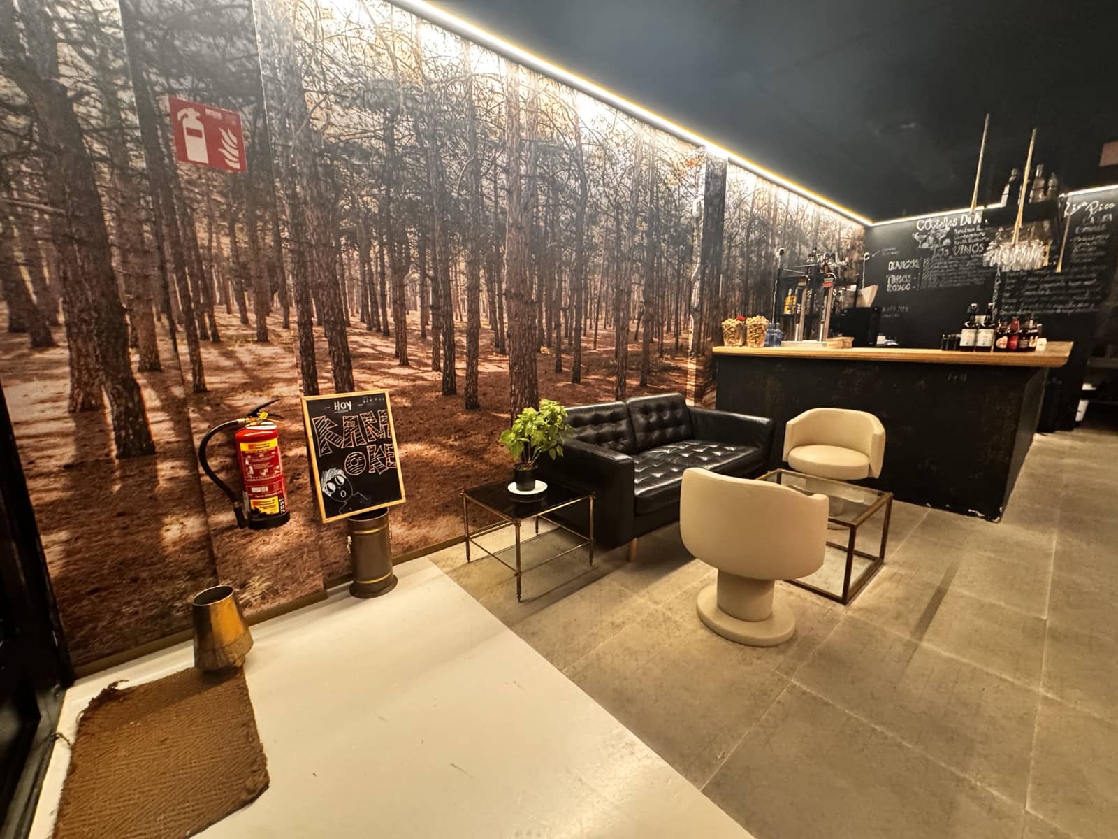 Yritys vuokrattavana paikassa Ibiza kaupunki mukana 
autotalli - 1 320 € (Ref: 9348541)