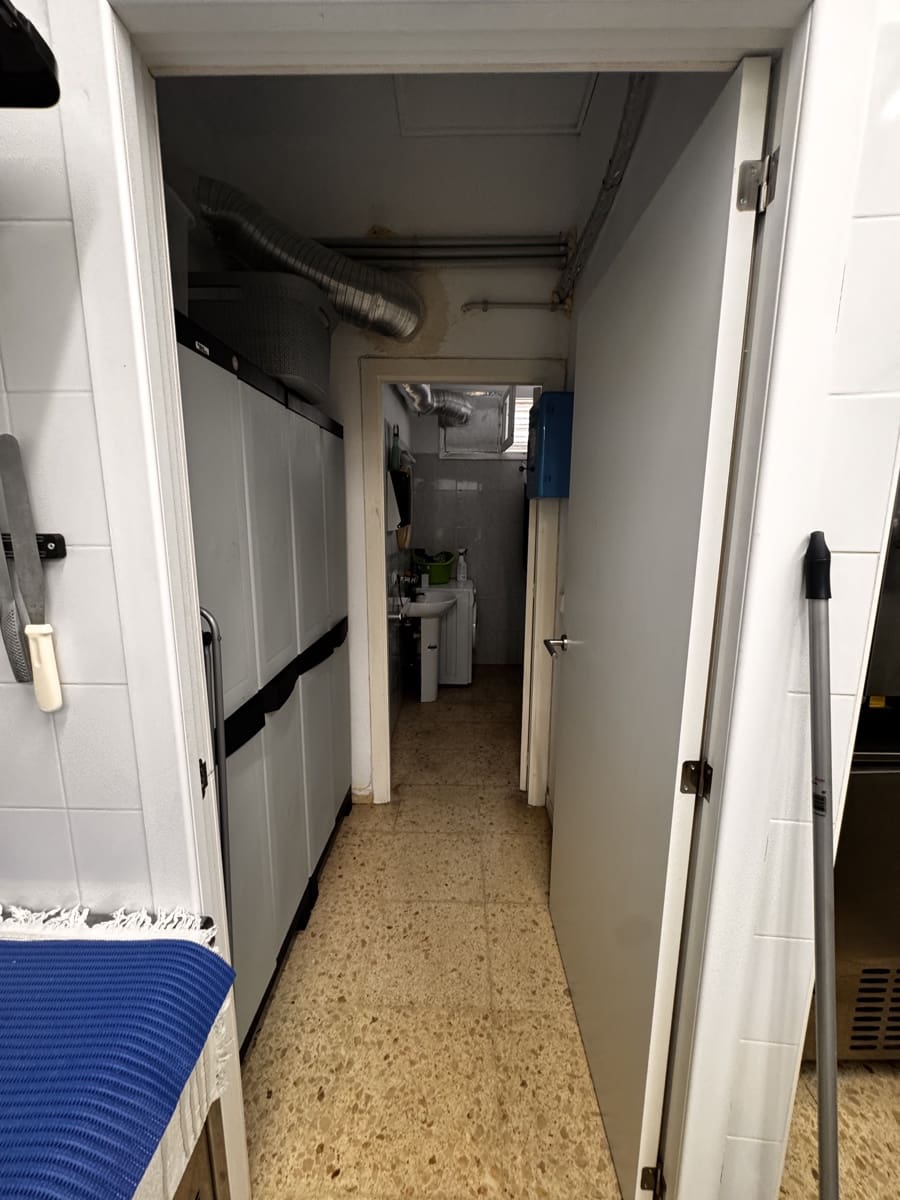 Commercial for rent in Ibiza / Eivissa town - € 900 (Ref: 9488498)