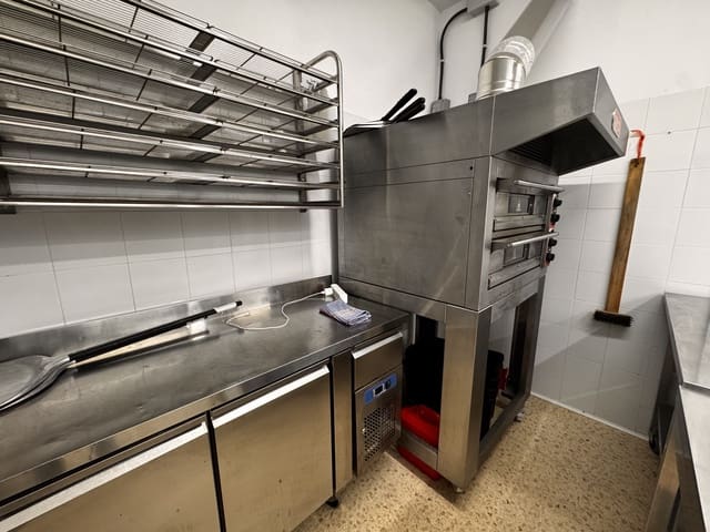 Kaupallinen vuokrattavana paikassa Ibiza kaupunki - 900 € (Ref: 9488498)