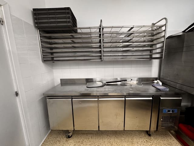 Kaupallinen vuokrattavana paikassa Ibiza kaupunki - 900 € (Ref: 9488498)