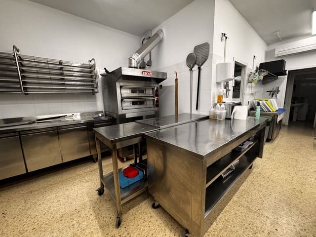 Kaupallinen vuokrattavana paikassa Ibiza kaupunki - 900 € (Ref: 9488498)