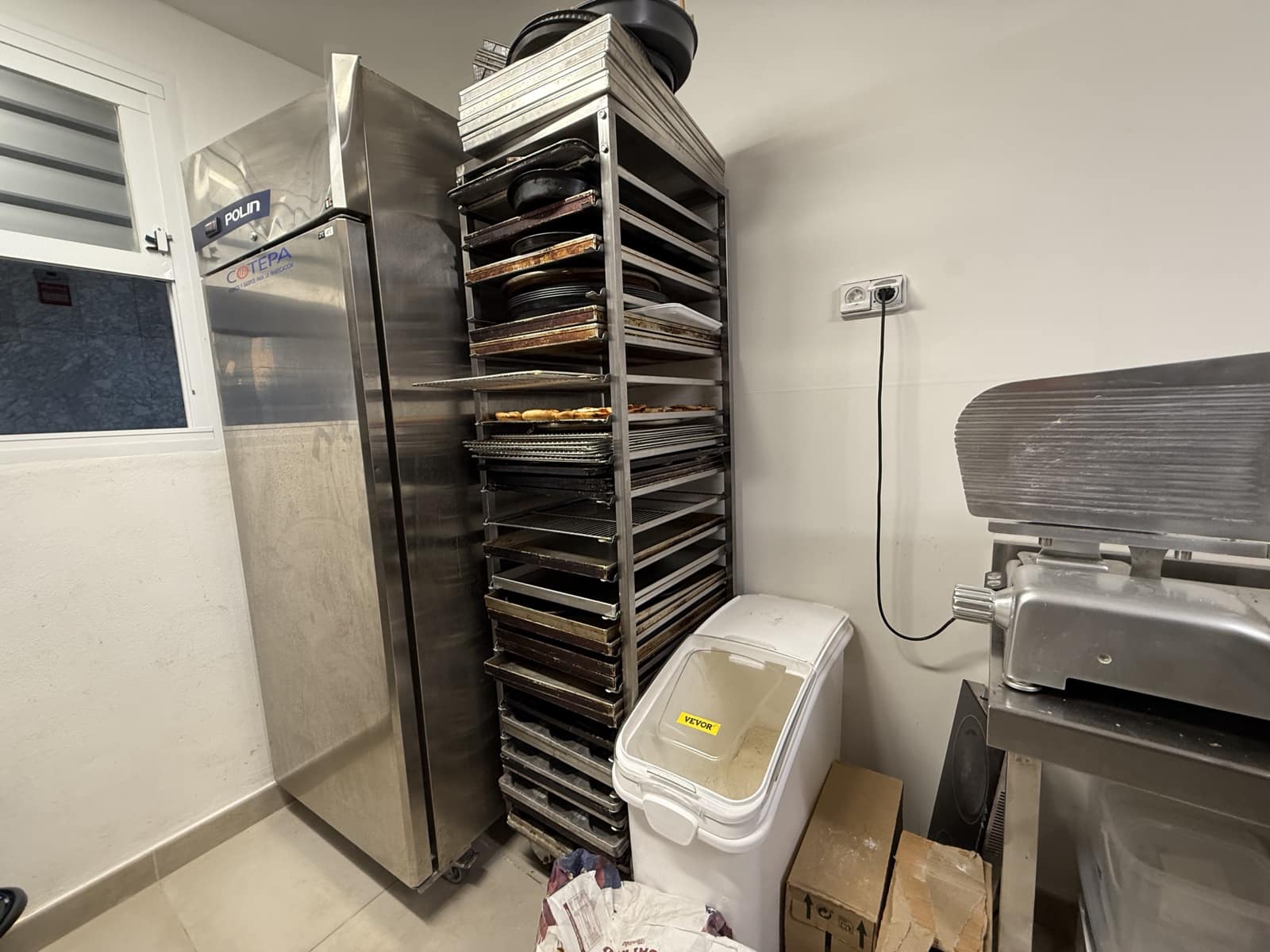 Commercial for rent in Ibiza / Eivissa town - € 900 (Ref: 9488499)