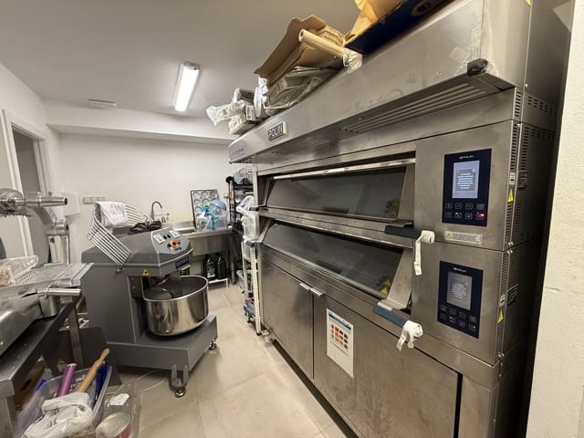 Kaupallinen vuokrattavana paikassa Ibiza kaupunki - 900 € (Ref: 9488499)