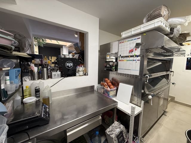 Kaupallinen vuokrattavana paikassa Ibiza kaupunki - 900 € (Ref: 9488499)