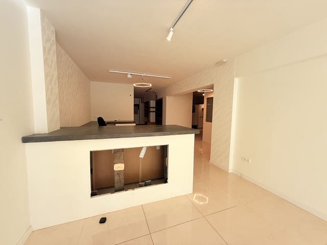 Erhverv til leje i Ibiza by - € 2.500 (Ref: 9591698)