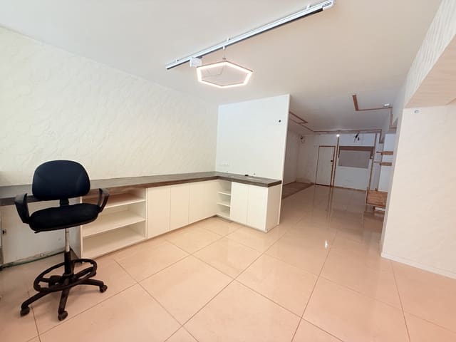 Erhverv til leje i Ibiza by - € 2.500 (Ref: 9591698)