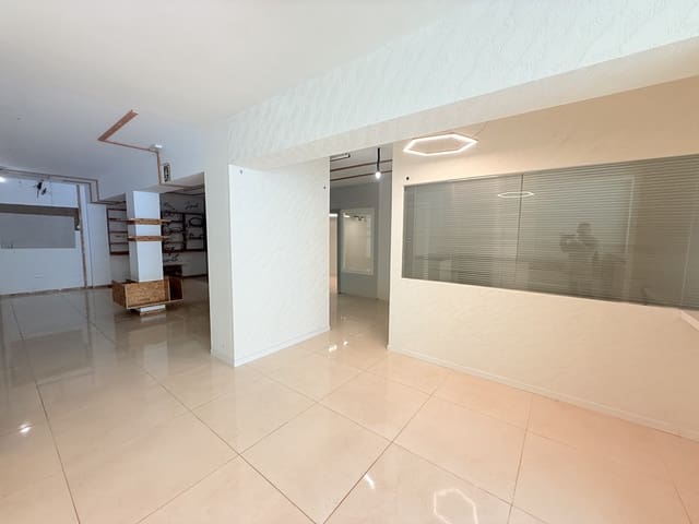 Erhverv til leje i Ibiza by - € 2.500 (Ref: 9591698)