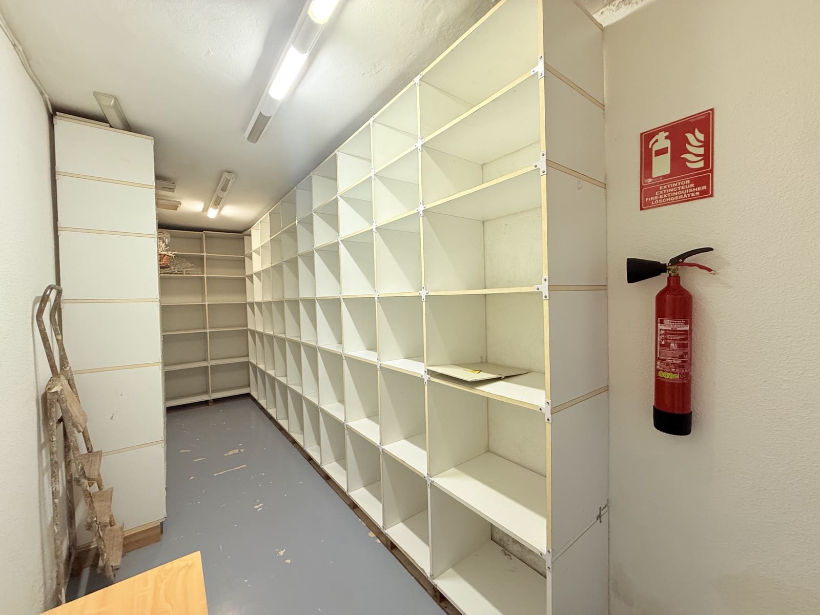 Commercial for rent in Cala d'en Bou - € 3,000 (Ref: 9591700)