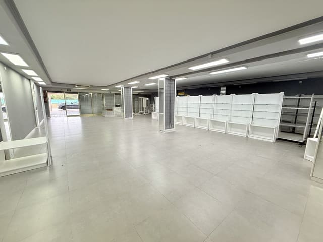 Comercial para arrendar em Cala d'en Bou, San Jose / Sant Josep de Sa Talaia - 3 000 € (Ref: 9591700)