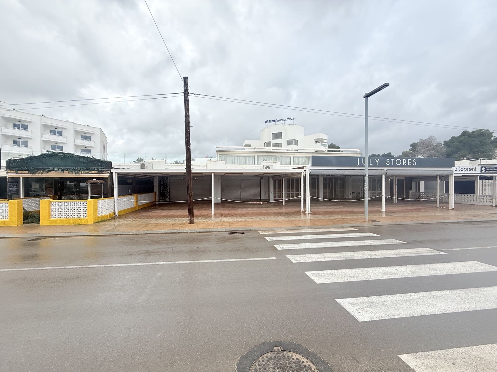 Commercial for rent in Cala d'en Bou - € 3,000 (Ref: 9591700)