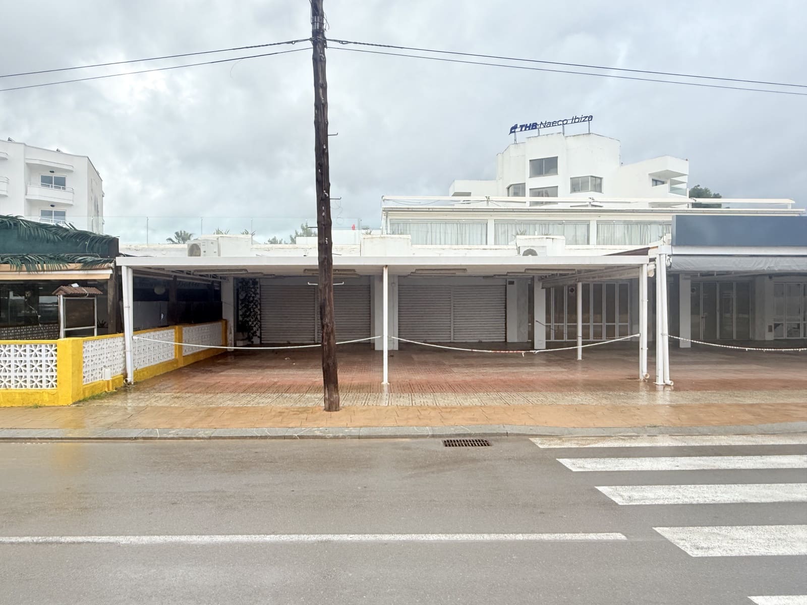 Commercial for rent in Cala d'en Bou - € 3,000 (Ref: 9591700)