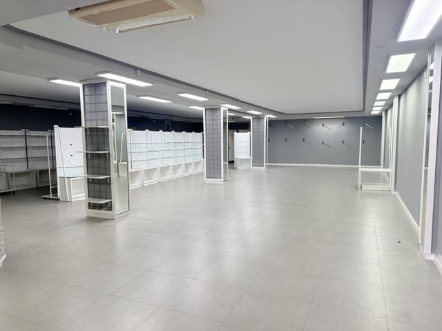 Comercial para arrendar em Cala d'en Bou, San Jose / Sant Josep de Sa Talaia - 3 000 € (Ref: 9591700)